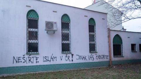 Czech Muslims face mockery, mosque desecration and death threats