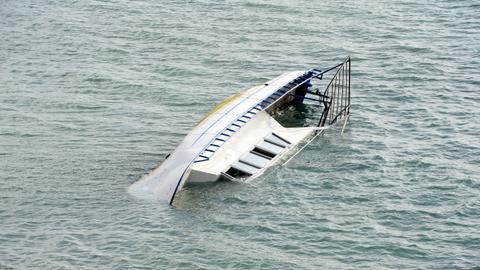 11 dead as migrant boat sinks off western Turkey