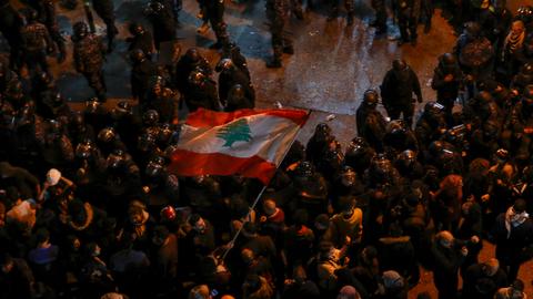 Lebanon protests turn violent for second night