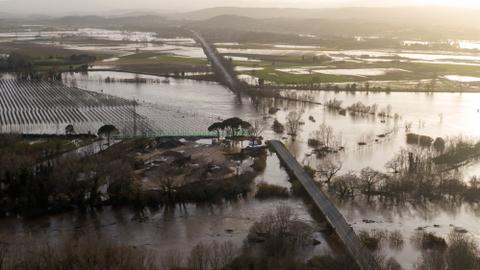 Spain calls emergency meeting as Storm Gloria death toll hits 13