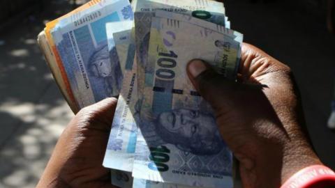 South African pensions dump government bonds