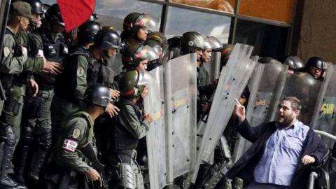 Venezuelan opposition MPs protest, demand referendum 