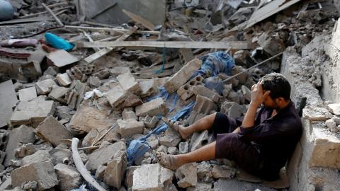 Twenty five killed in Saudi air strikes on Yemen market - official