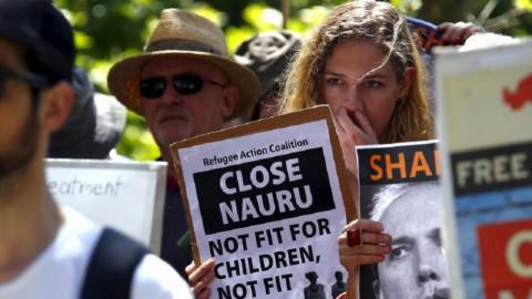 US officials leave Nauru early as doubts persist over swap deal