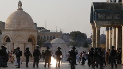 Israeli bars men under 50 from Friday prayers in Al Aqsa 