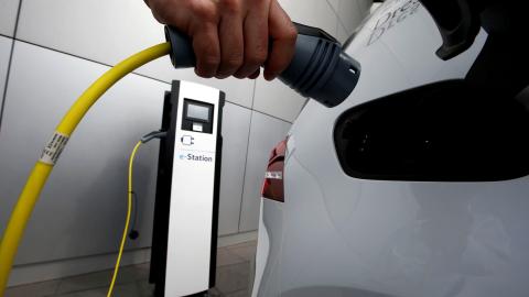 UK plans to ban sale of diesel and petrol cars from 2040