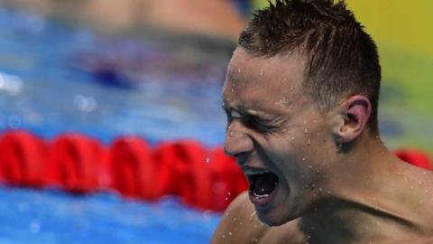Caeleb Dressel swims to share Michael Phelps' world record 