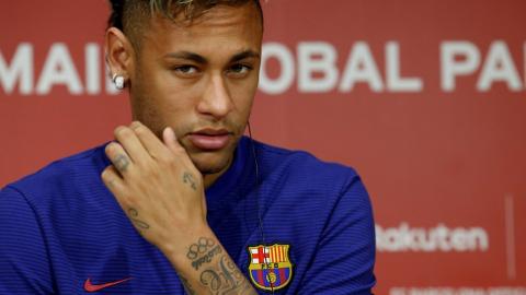 Neymar tells Barcelona he's leaving for PSG, says club