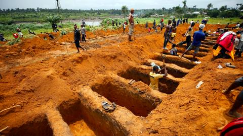 Mass burials held in Sierra Leone after devastating mudslide