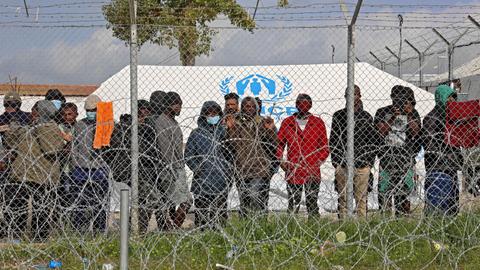 Οι αιτούντες άσυλο που έχουν κολλήσει στο καταπράσινο στρατόπεδο Pournara στην Κύπρο θέλουν