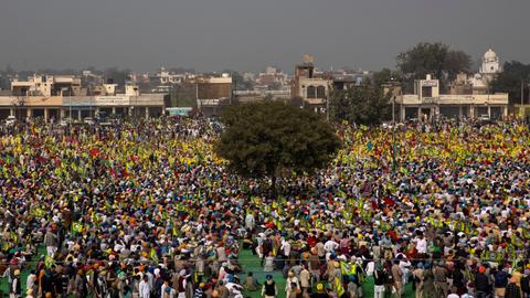indian-farmers-vow-to-amass-more-supporters-outside-capital-delhi