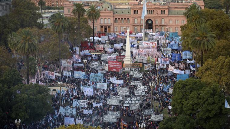 Argentinians bring capital to standstill in anti-inflation protests
