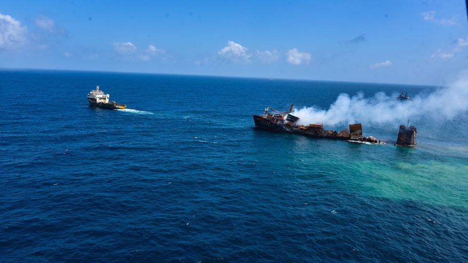 Experts sent to Sri Lanka to help contain oil leak from sinking ship