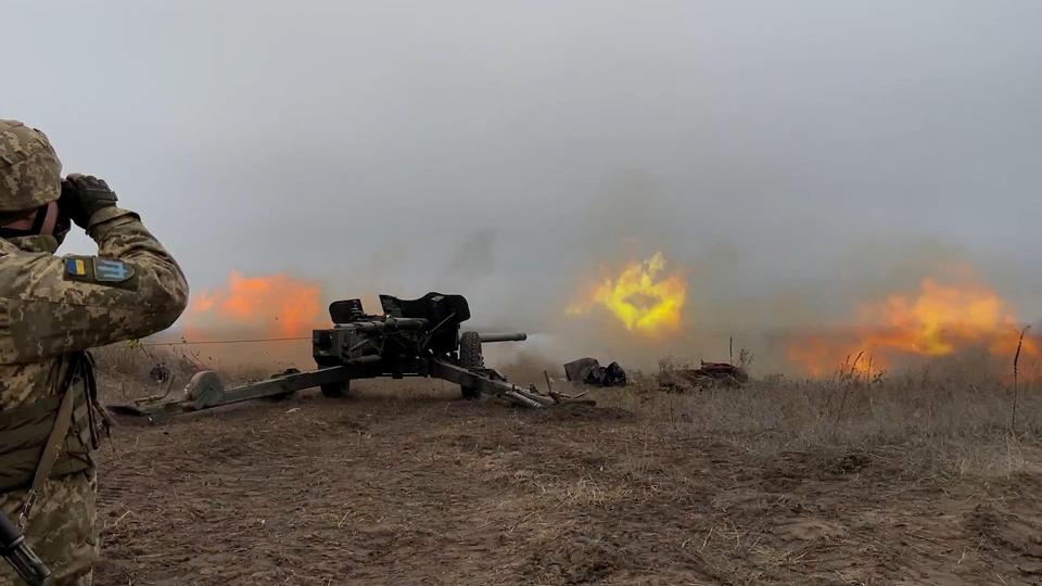 Ukrainian troops hold artillery drills at a shooting range in an unknown location in eastern Ukraine on December 17, 2021.