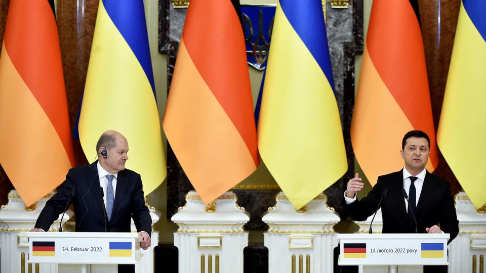 Scholz (L) said Berlin was prepared to punish Russia in case of an incursion into Ukraine.