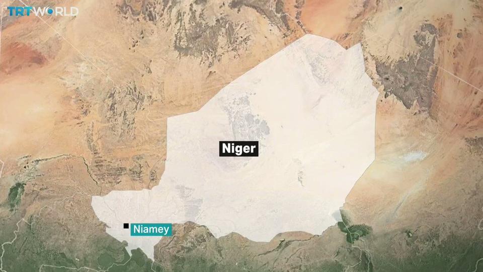 Niger authorities say a search is under way to find the attackers.