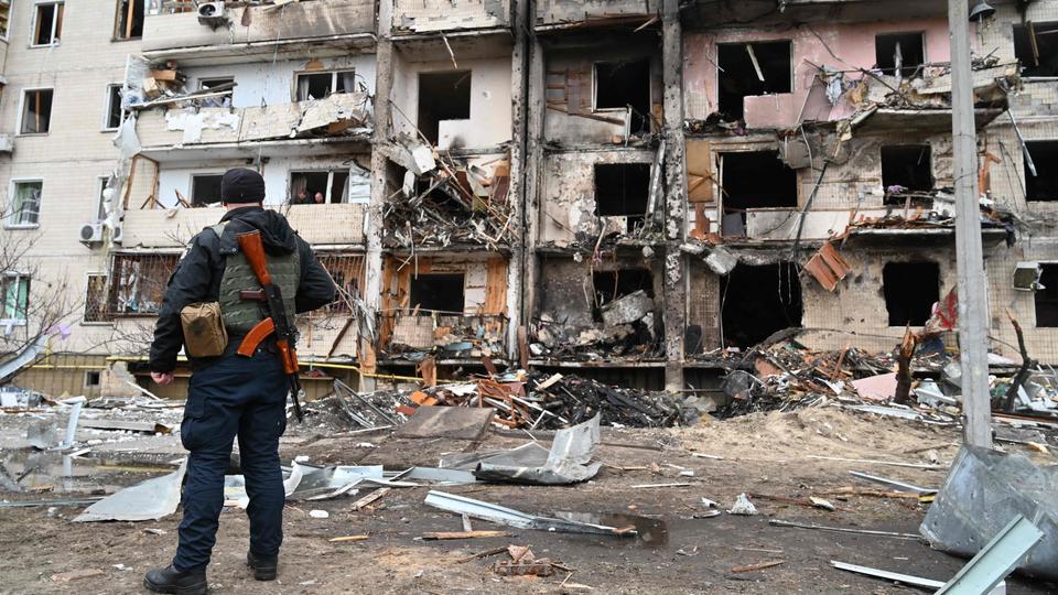 Live blog: Explosions erupt as Russian troops advance toward Kiev