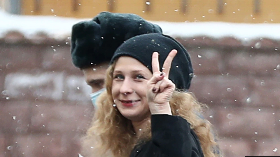 Pussy Riot Member Maria Alyokhina Escapes Russia Dressed As Food Courier