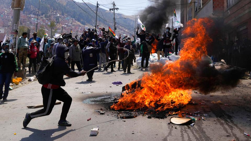 Anti and pro-government coca farmers clash outside the disputed leaf market in the Bolivian capital.