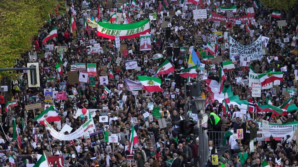 Iran Protests Spark Solidarity Rallies In Us Europe