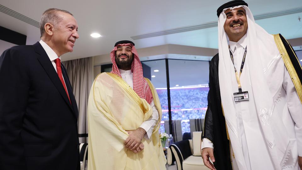 Erdogan meets global leaders at reception in Qatar ahead of World Cup