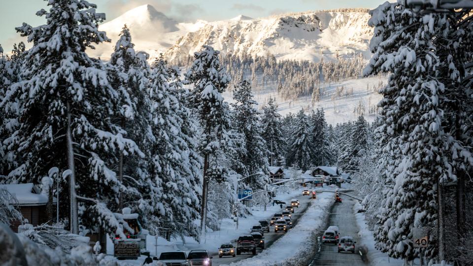 Heavy snow was expected to return to the Sierra Nevada mountains, along with coastal rain and higher-elevation snow in the Pacific Northwest.