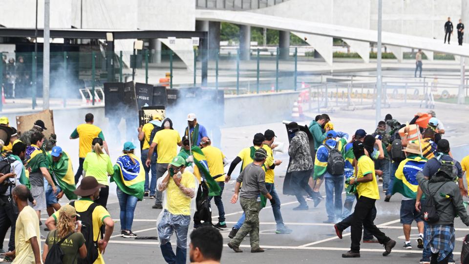 Security forces used tear gas in an apparently failed effort to repel the demonstrators.