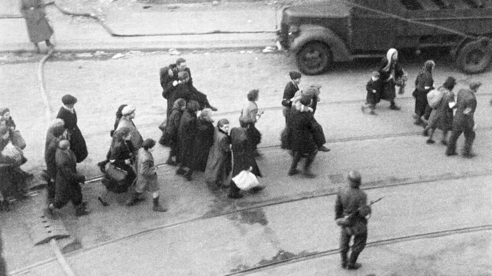 Historians at the POLIN Museum say the value of Grzywaczewski's pictures lies in their being the only known images from the ghetto uprising that were not taken by the German forces, and which therefore were not shot with the intention of serving Nazi propaganda.