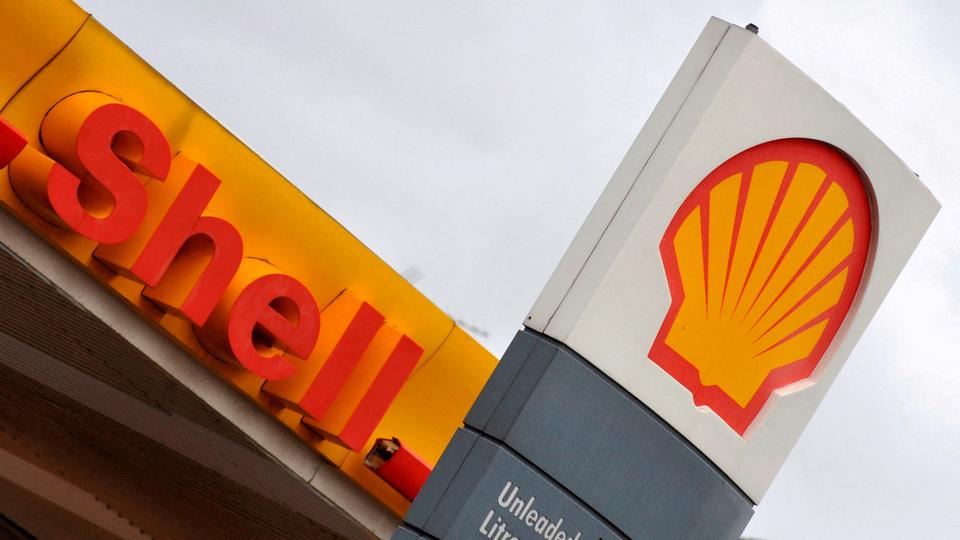 Shell also posted a record fourth-quarter profit of $9.8 billion on the back of a strong recovery in earnings from liquefied natural gas (LNG) trading, beating analyst forecasts for an $8 billion profit.