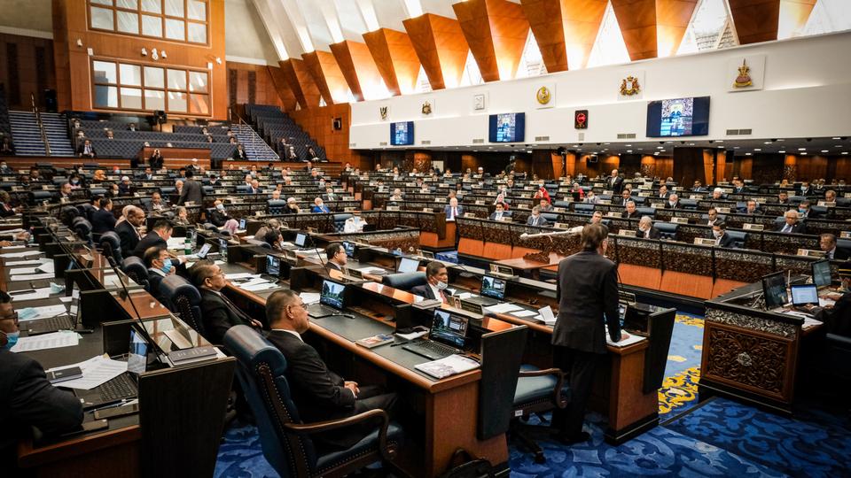 Malaysian lawmakers abolish the death penalty