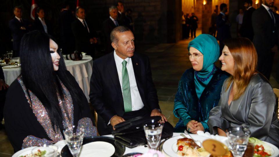 erdogan shares ramadan dinner with celebrities