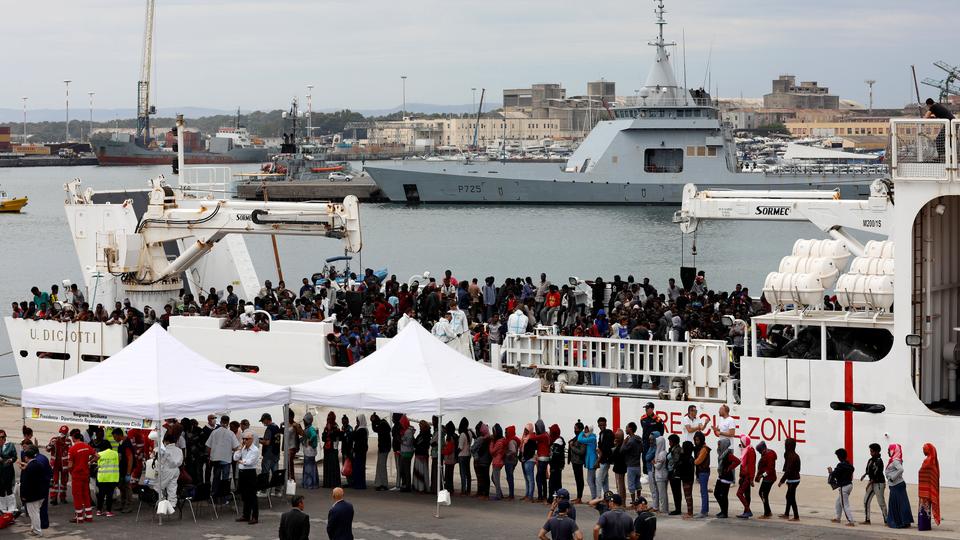Migrants disembark Italian coast guard vessel 