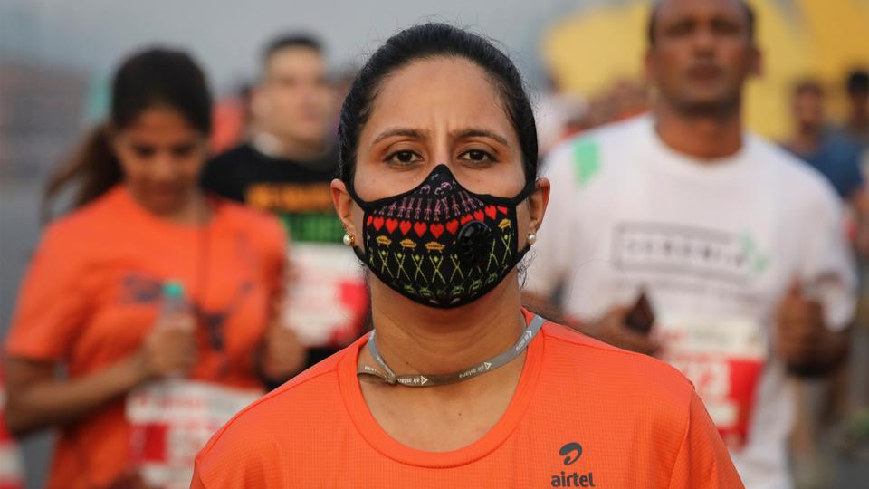 A runner wearing a face mask for protection from air pollution takes part in the Airtel Delhi Half Marathon in New Delhi, India, October 21, 2018.
