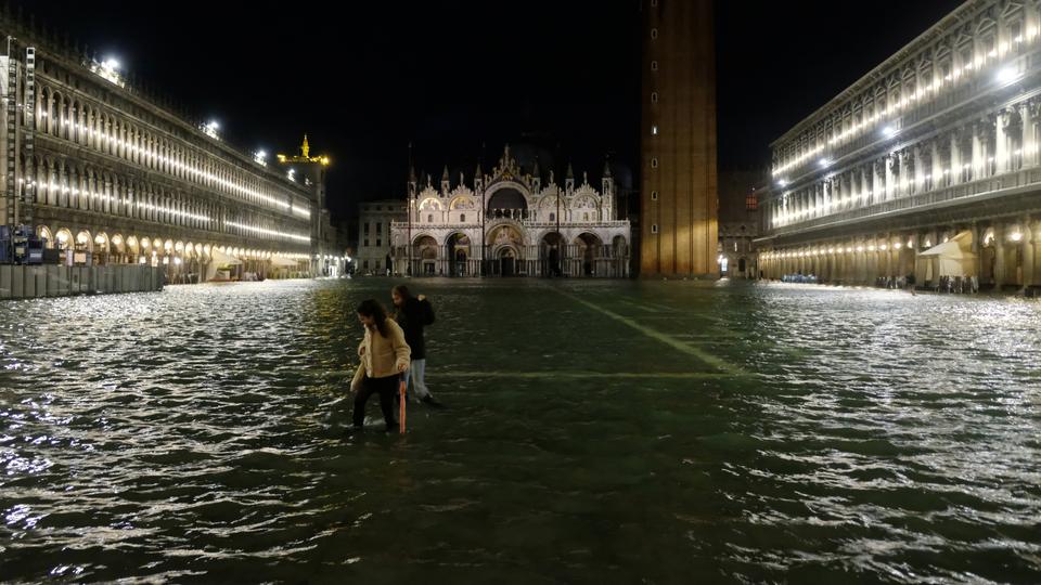 Fremhævet flod undervandsbåd Record high tide hits flooded Venice city