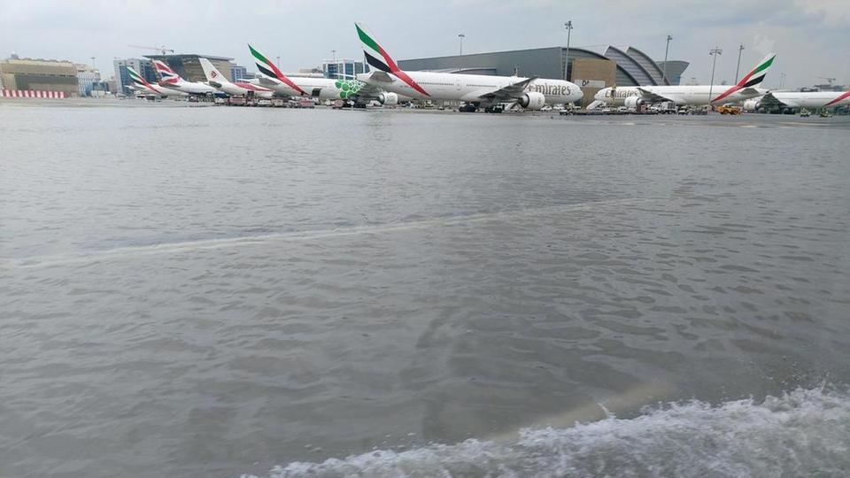 Flooding at Dubai airport delays, cancels flights