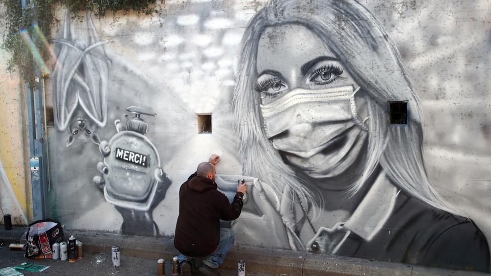 Swiss street artist pays tribute to unsung coronavirus heroes