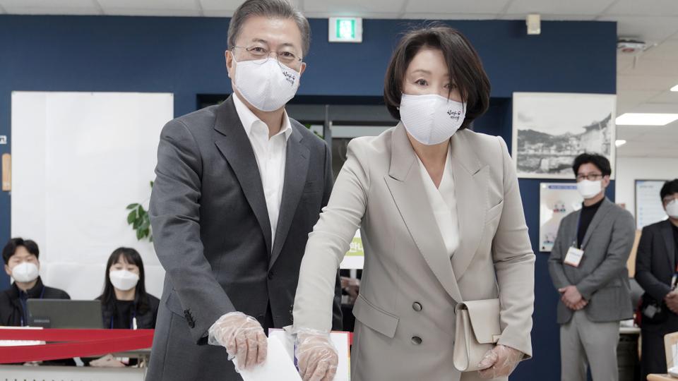 South Koreans head to polls despite global pandemic
