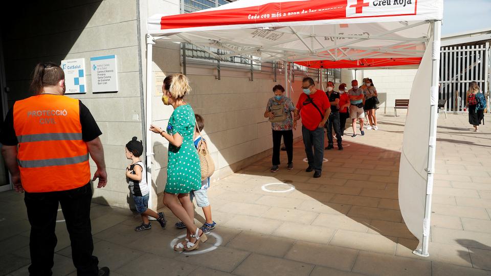 People queue outside a medical centre to be tested for the coronavirus disease (Covid-19) in Santa Coloma de Gramenet, north of Barcelona, Spain, August 10, 2020.