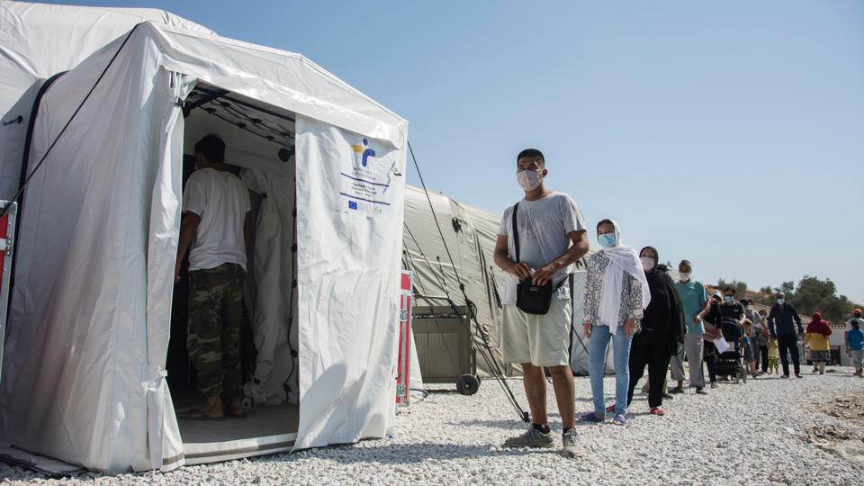 Covid-19 hits Greece's biggest migrant camp â latest updates