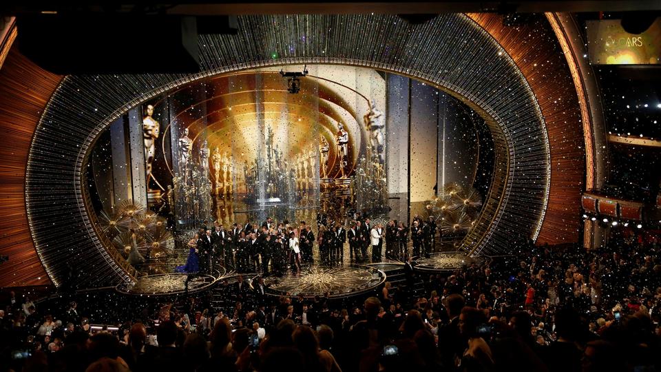 Oscars vows to hold inperson award ceremony in 2021