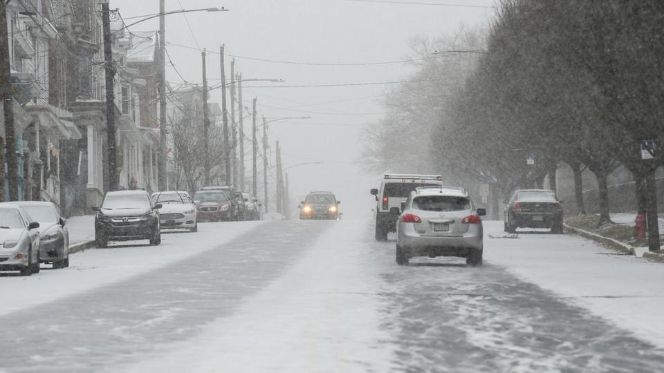 Power Outages As Winter Storm Gail Batters Us East Coast