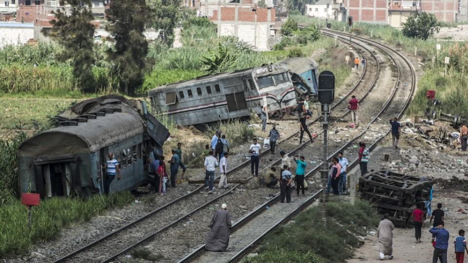 Egypt buries first victims of rail disaster as train traffic resumes