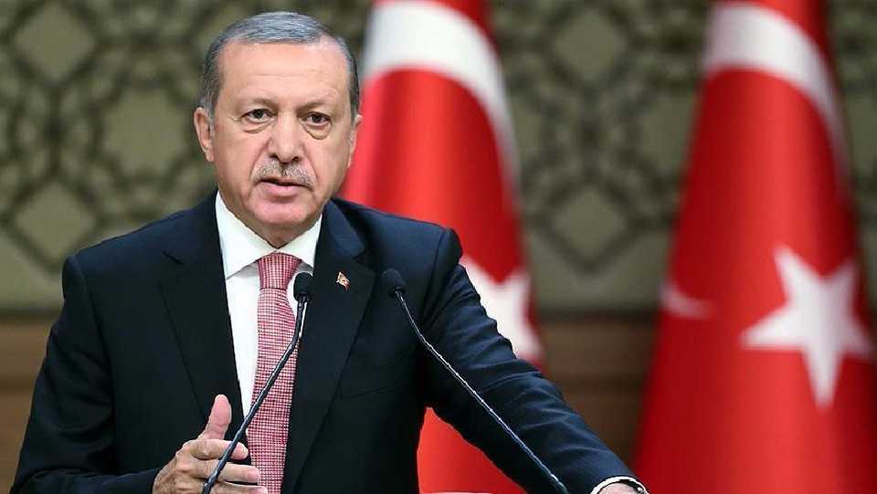 Turkeys Recep Tayyip Erdogan has advised his Iraqi Kurdish counterpart Massoud Barzani to back off from plans to host a referendum on Iraqi Kurdish independence. 