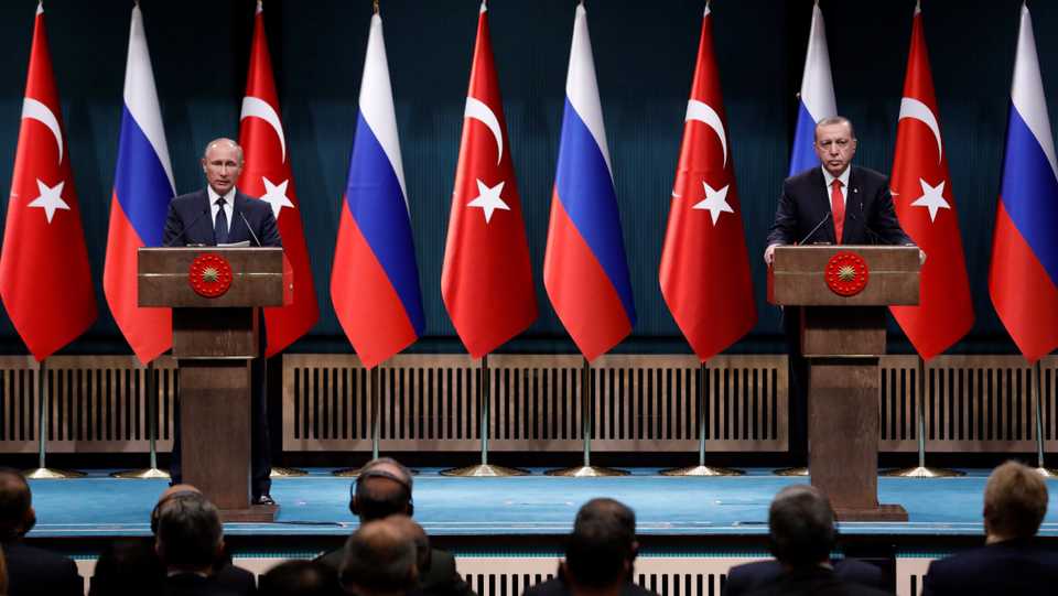 Turkish President Tayyip Erdogan and Russian President Vladimir Putin attend a press conference in Ankara, Turkey, September 28, 2017. 