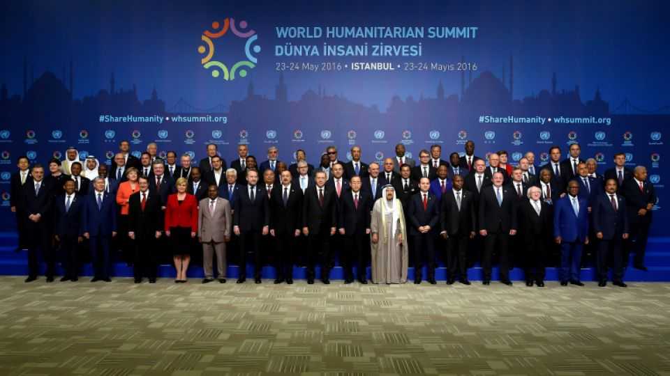 World Leaders and representatives of the participant countries pose for a family photo during the World Humanitarian Summit in Istanbul.