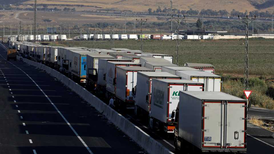 Trucks wait in line to pass Habur border gate near the town of Silopi at the Turkish-Iraqi border, Turkey, September 22, 2017.