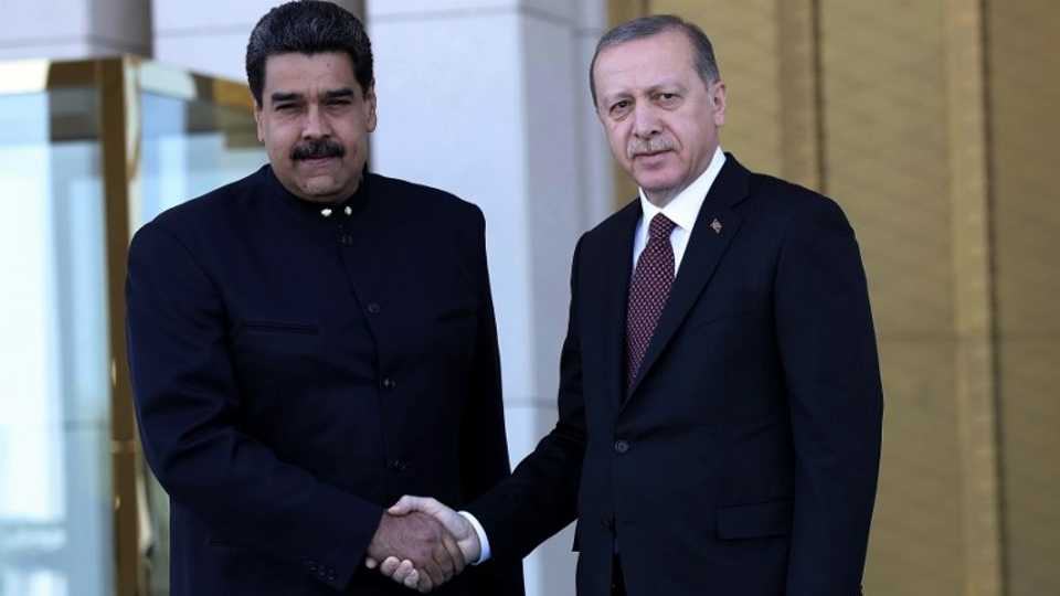 Turkish President Recep Tayyip Erdogan (R) welcomes Venezuelan President Nicolas Maduro at the Presidential Complex in Ankara, on October 6, 2017.