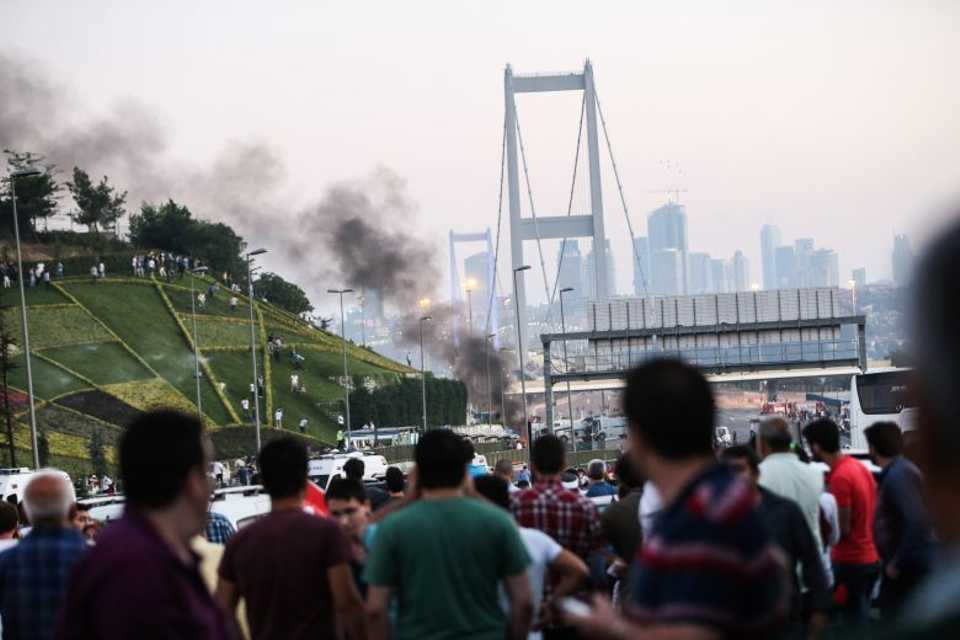 Smoke is seen coming in the aftermath of an attack by police on a group of pro-coup soldiers with an armoured vehicle on the Bosphorus Bridge in Istanbul, Turkey on July 16, 2016. Image: AA