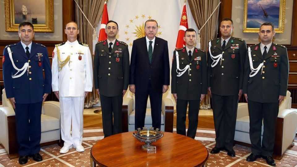 Turkish President Recep Tayyip Erdoğan is pictured with his aides, including Erkan Kıvrak (on his left).
