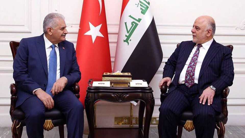 Turkish Prime Minister Binali Yildirim (left) and his Iraqi counterpart Haider al-Abadi hold talks in Baghdad, Jan 7, 2017.
